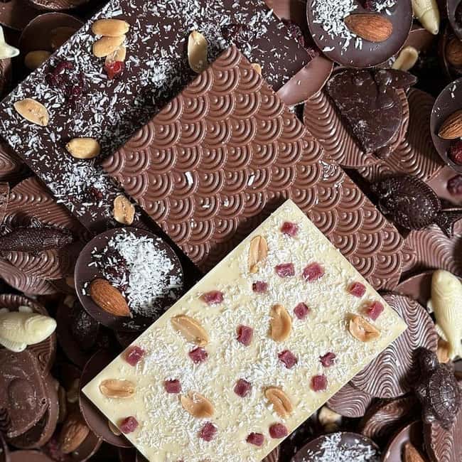 Image N°1 de Boulogne-sur-Mer : Atelier de fabrication de chocolat avec un chocolatier activité à Boulogne-sur-Mer, publiée par le prestataire