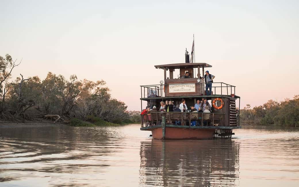 Image N°4 de Longreach : croisière au coucher du soleil sur un bateau à aubes, spectacle et dîner activité à Queensland, publiée par le prestataire