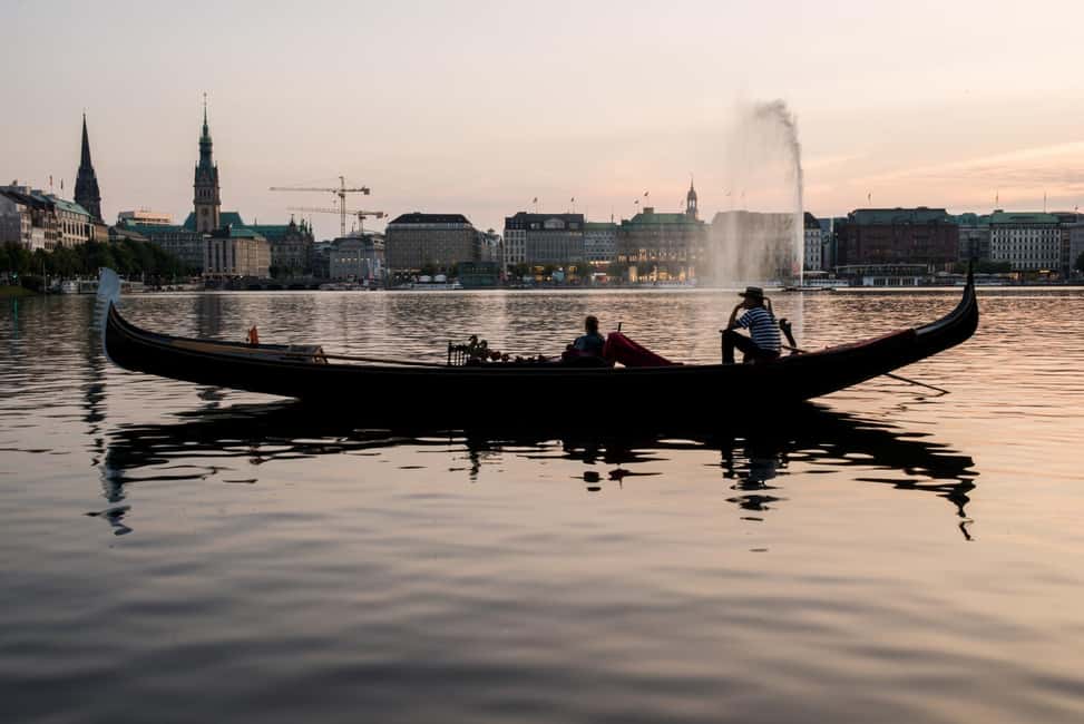 Immagine nº 4 di Amburgo: tour di gruppo sul lago Alster in una vera gondola veneziana attività a Amburgo, caricata dal fornitore