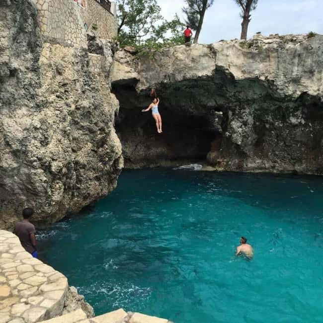 imagem n.5 de Catamarã Negril: Passeio matinal, mergulho com snorkel, DJ e Rick's Cafe atividade em Negril, carregada pelo fornecedor