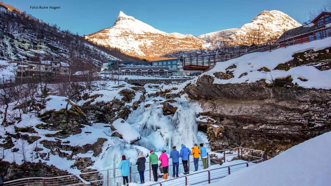 bild nr.10 av Från Ålesund: Vinterfjordkryssning till Geirangerfjorden aktivitet i Stranda, uppladdad av arrangören