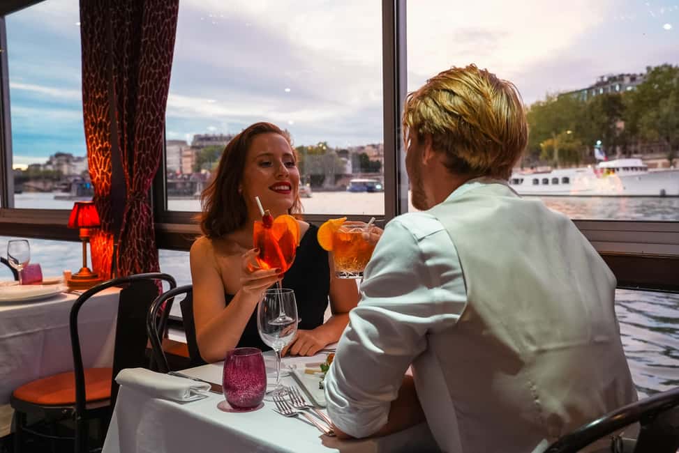 bild nr.6 av Paris: Flodkryssning Seine med 3-rätters middag och levande musik aktivitet i Paris, uppladdad av arrangören