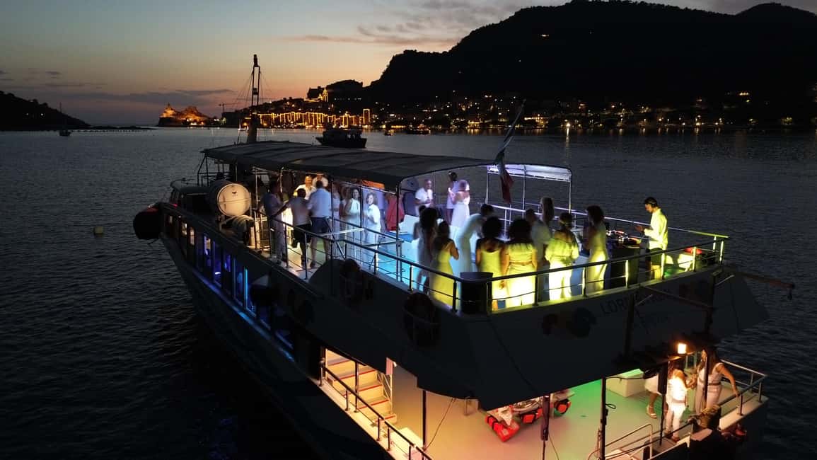 image n.4 of Cinque Terre: Sunset boat tour with aperitifs activity in Porto Venere, uploaded by supplier
