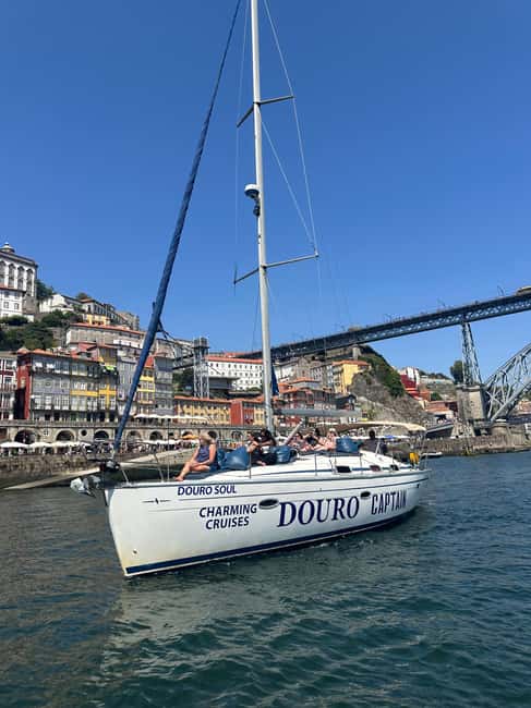 imagem n.1 de Porto: Cruzeiro de charme em veleiro com vinho do Porto, opção de pôr do sol atividade em São Pedro da Afurada, carregada pelo fornecedor