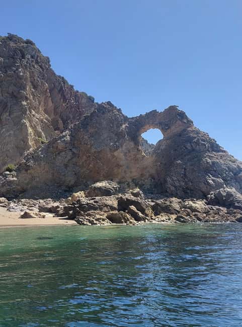 imagem n.26 de Sesimbra: Passeio de barco pelas baías e praias secretas com snorkeling atividade em Distrito de Lisboa, carregada pelo fornecedor