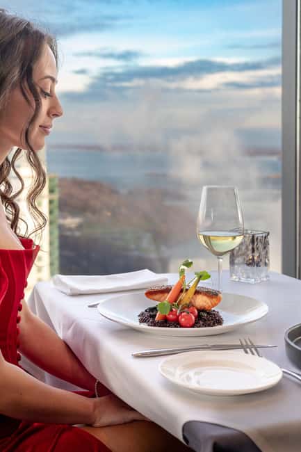 image n.8 of Niagara Falls, Canada: Dining Experience at The Watermark activity in Niagara Falls, Ontario, uploaded by supplier