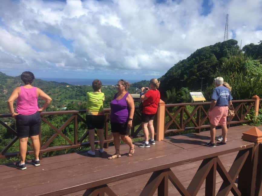 Image N°2 de Saint-Vincent : Randonnée à La Soufrière avec option plage en villa activité à Saint-Vincent-et-les-Grenadines, publiée par le prestataire