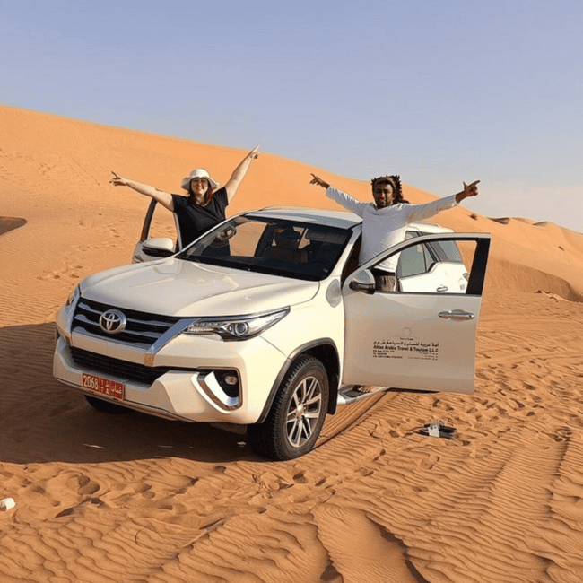 Immagine nº 2 di Muscat: tour di un giorno nel deserto di Wahiba Sands e Wadi Bani Khalid attività a Regione al-Sharqiyya, caricata dal fornitore