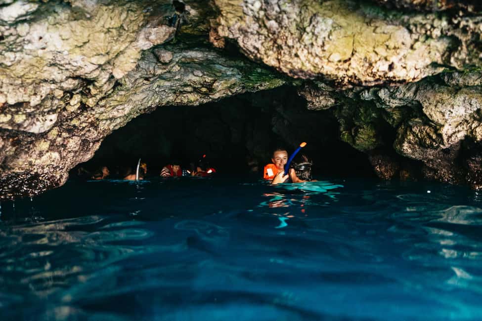 Immagine nº 12 di Dubrovnik: esplorazione in barca per piccoli gruppi della Grotta Azzurra e di Elafit attività a Dalmazia, caricata dal fornitore