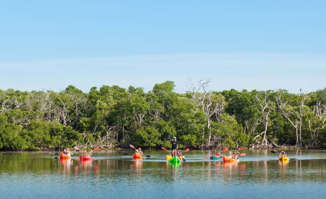 imagen n.º 2 de Excursión vespertina en velero, snorkel, kayak y puesta de sol en Cayo Hueso actividad en Costa del Atlántico Norte, EE. UU., subida por el proveedor