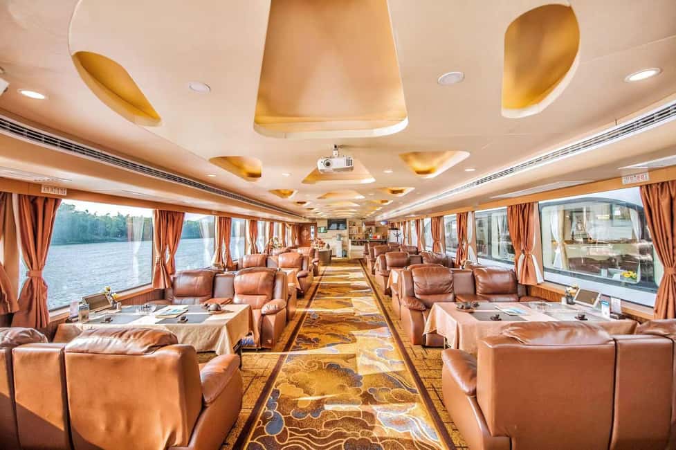 image n.7 of From Guilin: 4 Star Luxury Li River Cruise with Buffet Lunch activity in Guilin, uploaded by supplier