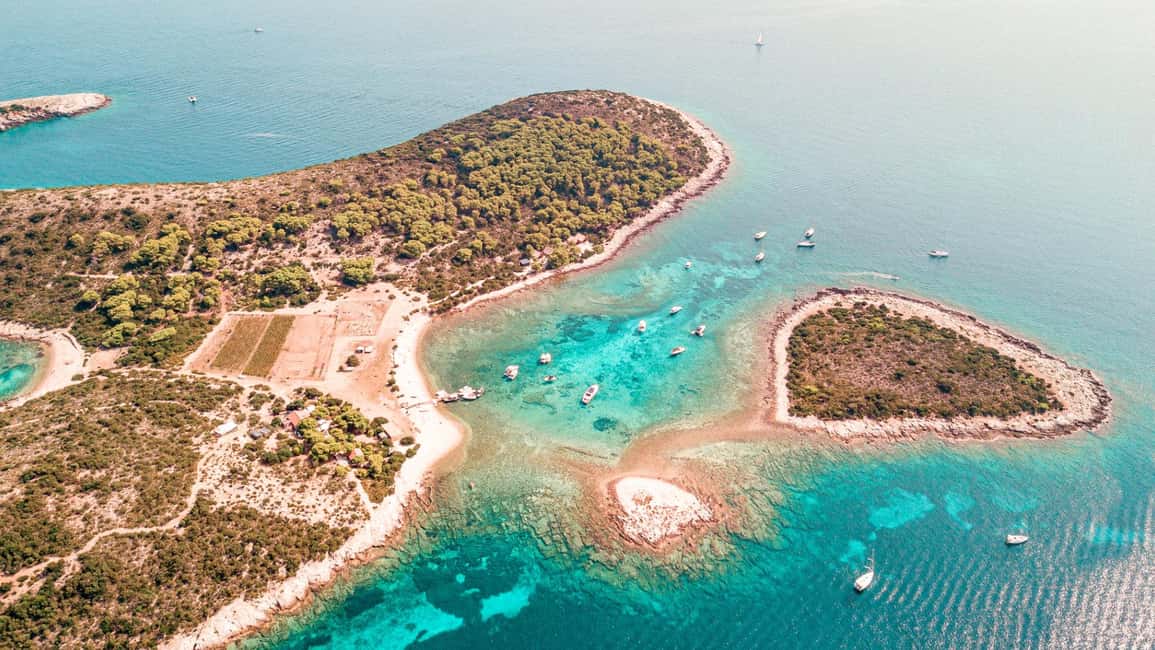 Image N°16 de Split : visite d'une jounée des 5 îles à la grotte bleue, Vis et Hvar activité à Split, publiée par le prestataire