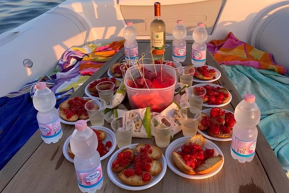Immagine nº 4 di Gallipoli - Porto Selvaggio Torre Uluzzo Tour in barca +Aperitivo attività a Lecce, caricata dal fornitore