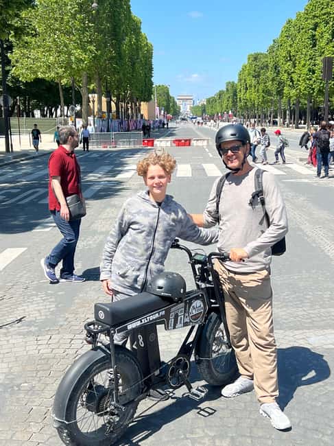 imagem n.4 de Paris: City Tour guiado de bicicleta elétrica atividade em Paris, carregada pelo fornecedor