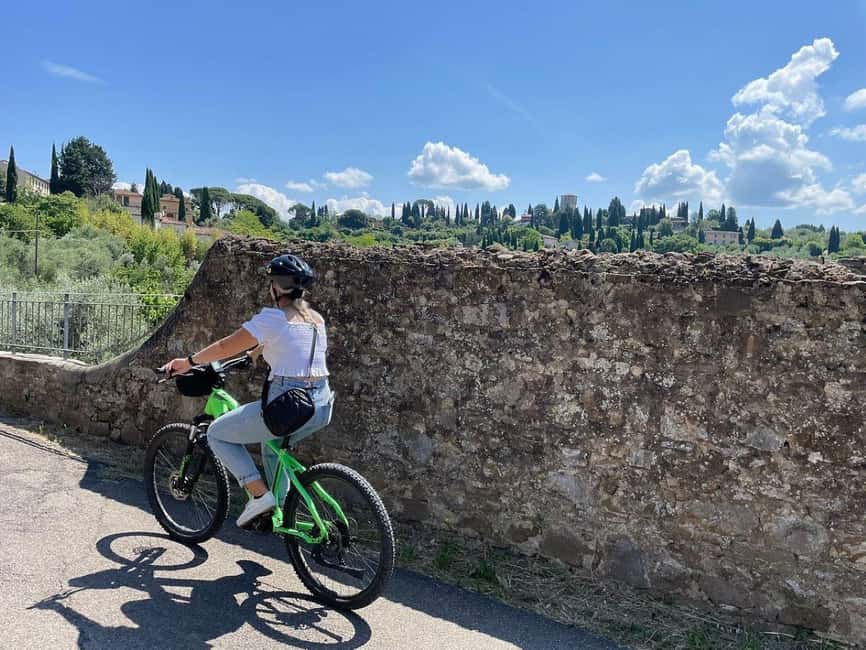 Immagine nº 1 di Firenze: Tour di mezza giornata in e-bike della campagna toscana con vino attività a Firenze, caricata dal fornitore