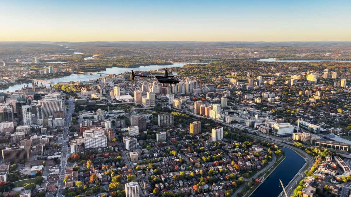 imagem n.8 de Ottawa: Passeio de helicóptero com comentários ao vivo atividade em Ottawa, carregada pelo fornecedor