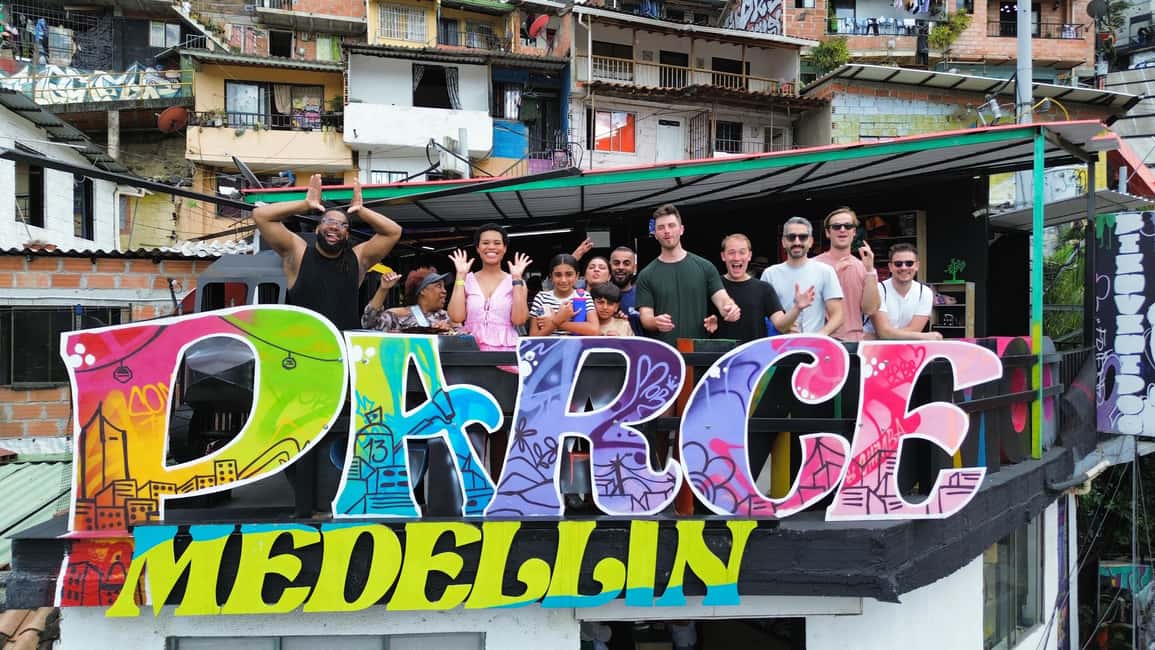 imagem n.4 de Medellín: Tour de grafite na Comuna 13 com comida de rua e teleférico atividade em Medellín, carregada pelo fornecedor
