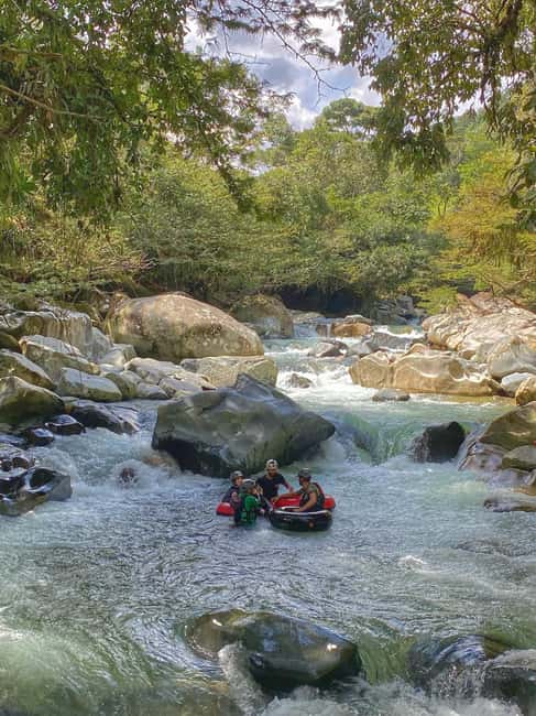 imagem n.7 de Medellín: TUBING NO RIO GUATAPÉ atividade em Guatapé, carregada pelo fornecedor