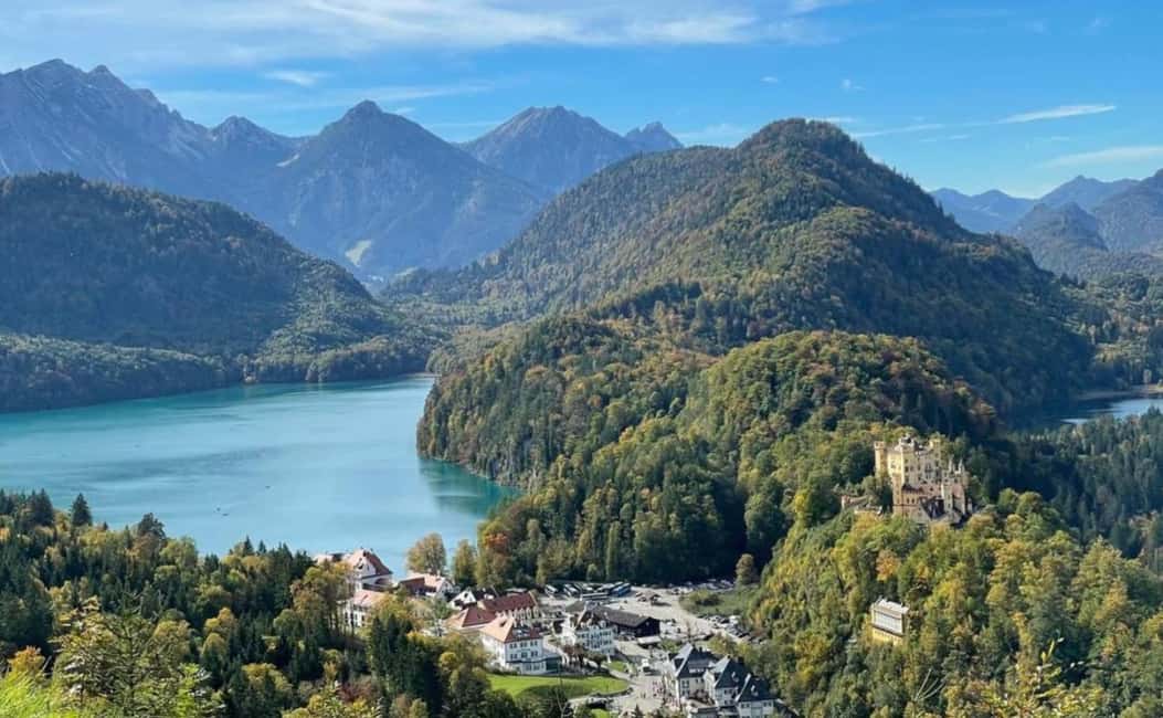 imagem n.2 de Innsbruck: Excursão em pequenos grupos ao Castelo de Neuschwanstein atividade em Schwangau, carregada pelo fornecedor