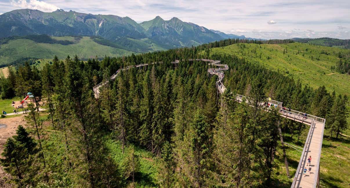 imagem n.1 de Zakopane: Caminhada na copa das árvores de Bachledka e excursão a Strbske Pleso atividade em Krościenko nad Dunajcem, carregada pelo fornecedor