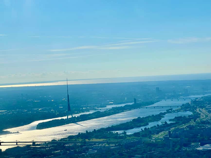 Image N°3 de Vol en avion au-dessus de Riga ou de la Lettonie activité à Riga, publiée par le prestataire