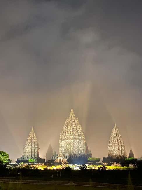image n.12 of From Yogyakarta : One Day Tour Borobudur and Prambanan activity in Yogyakarta, uploaded by supplier
