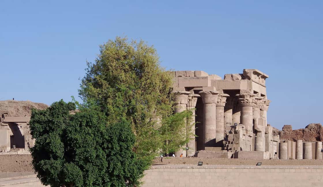 imagem n.21 de De Luxor: Excursão particular aos templos de Edfu e Kom Ombo e almoço atividade em Edfu, carregada pelo fornecedor