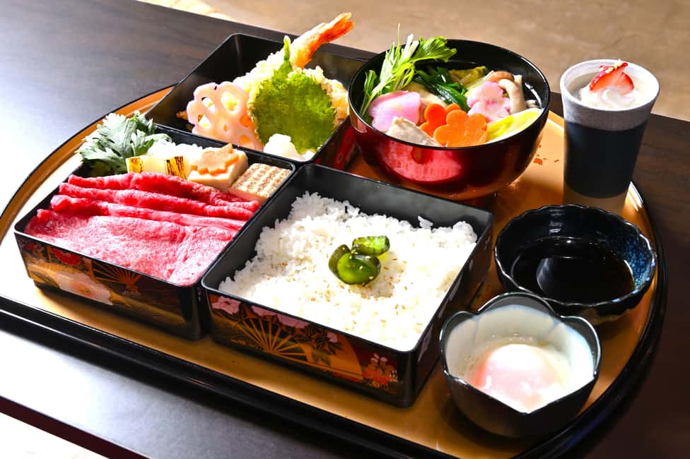 image n.4 of Tokyo:Luxury Sumo Show Experience & Deluxe Japanese cuisine activity in Tokyo, uploaded by supplier