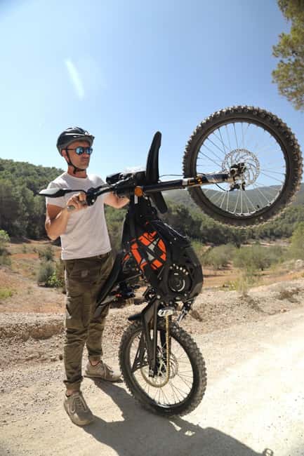 Image N°2 de Ibiza : Tour avec moto cross eléctrica Surron activité à Ibiza (ville), publiée par le prestataire