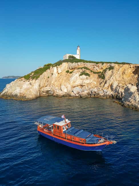 imagen n.º 11 de Skiathos: Crucero tradicional en barco con paradas para nadar y almuerzo actividad en Ciudad de Skiathos, subida por el proveedor