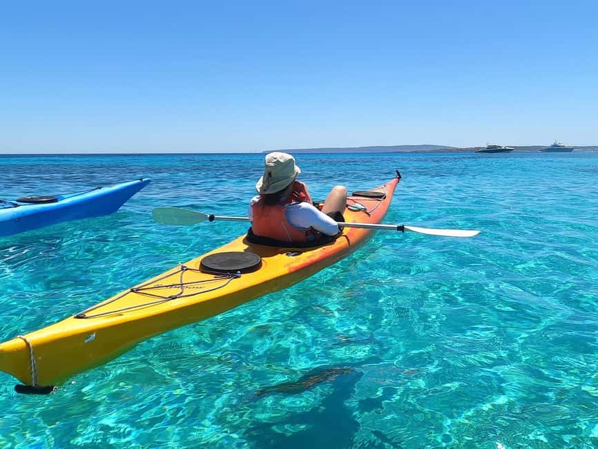 imagem n.21 de Es Figueral: Tour guiado de caiaque e mergulho com snorkel atividade em Ilhas Baleares, carregada pelo fornecedor