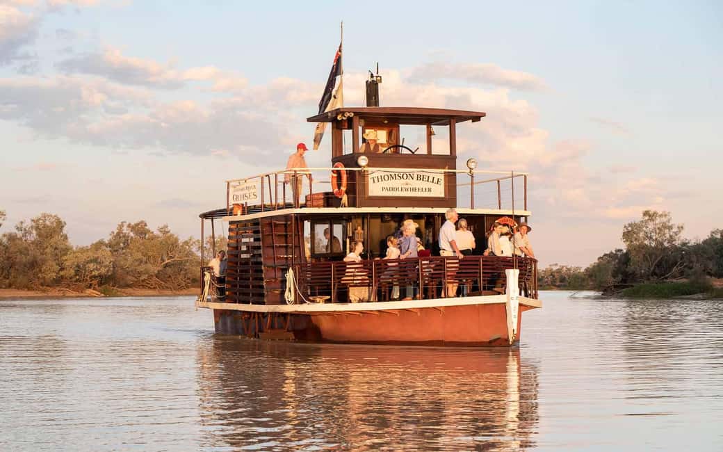 Image N°1 de Longreach : croisière au coucher du soleil sur un bateau à aubes, spectacle et dîner activité à Queensland, publiée par le prestataire