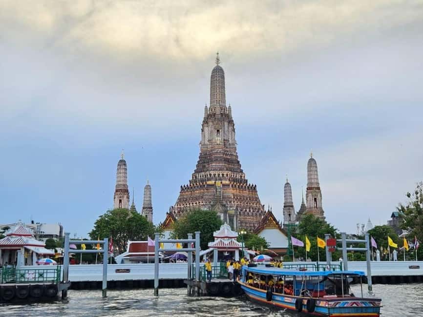 image n.20 of Bangkok: Chao Phraya Booze Cruise With Unlimited Drinks activity in Bangkok, uploaded by supplier