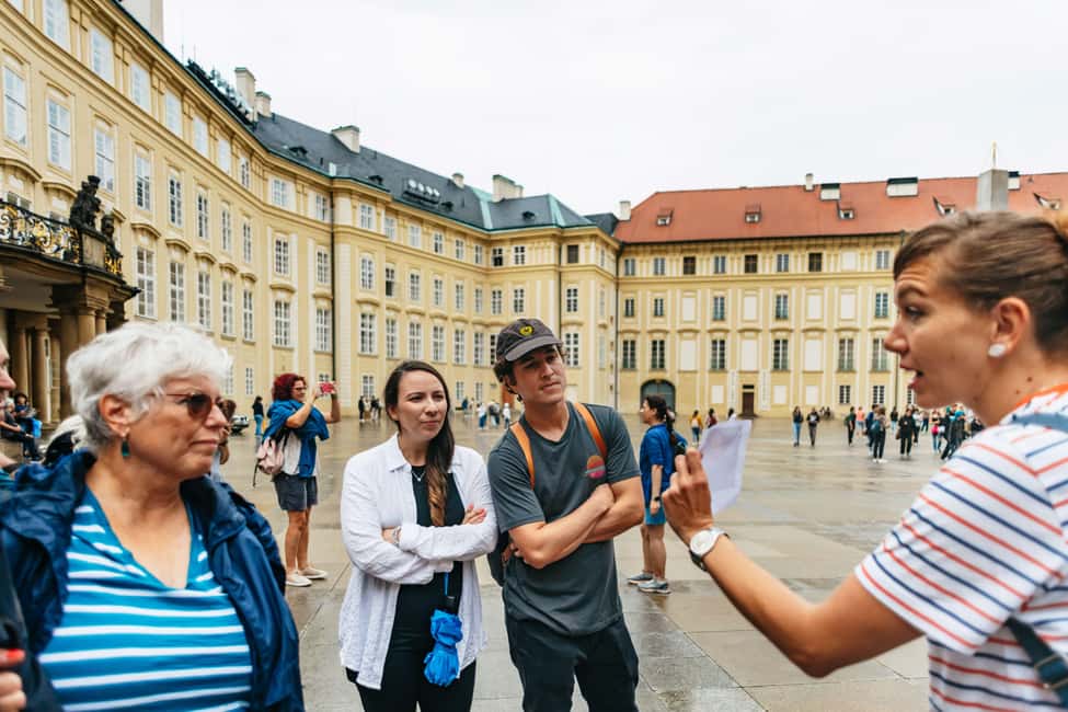 Prag içindeki Prag Kalesi İç Mekanları, Otobüs Turu ve Vltava Nehri Gezisi etkinliğinin tedarikçi tarafından yüklenen 31 no'lu görseli