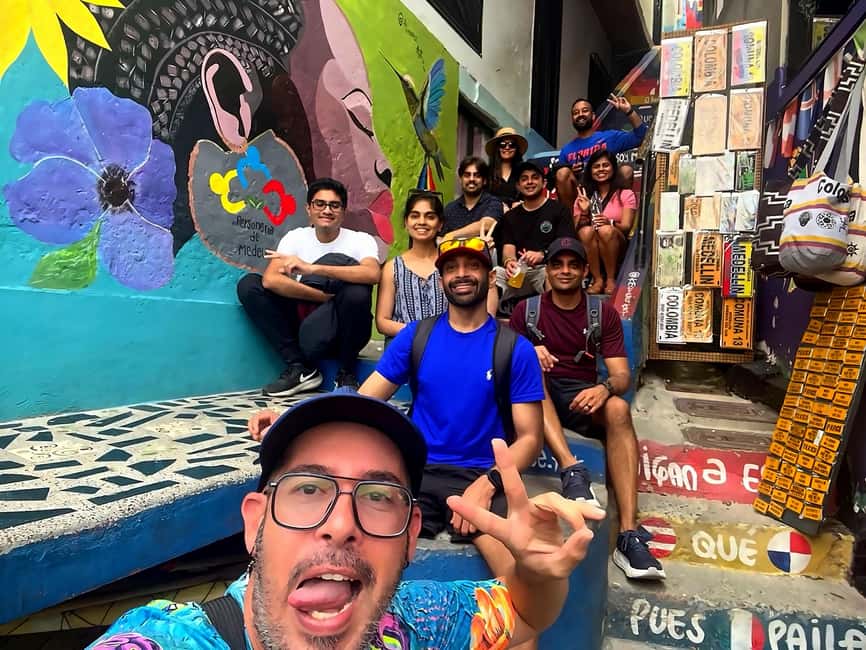 imagem n.8 de Medellín: Tour de grafite na Comuna 13 com guia local e lanches atividade em Medellín, carregada pelo fornecedor