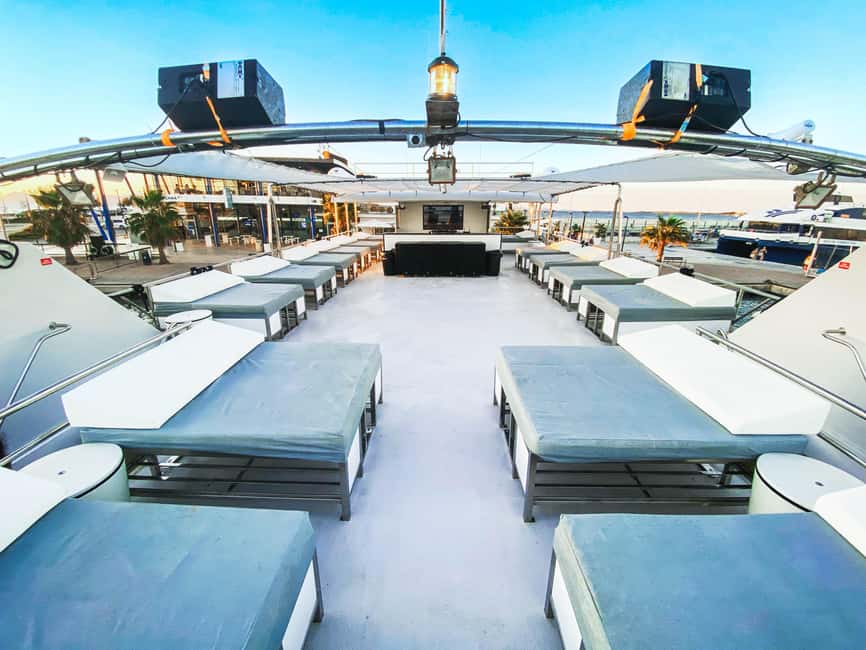 Image N°2 de Ibiza : Soirée VIP sur un catamaran avec Open Bar Premium, Paella et Ticket Club activité à Ibiza (ville), publiée par le prestataire