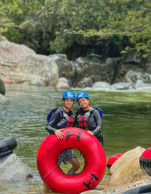 imagem n.2 de Medellín: TUBING NO RIO GUATAPÉ atividade em Guatapé, carregada pelo fornecedor