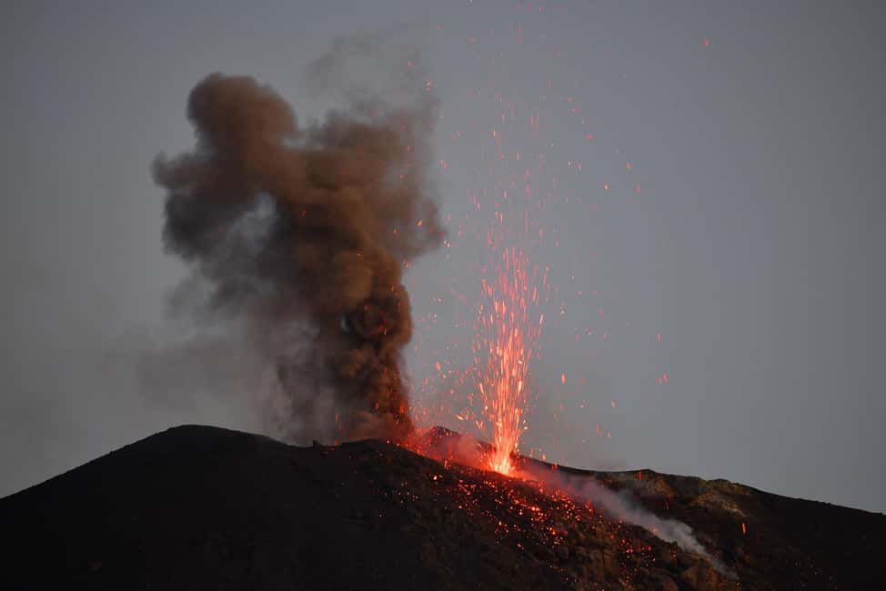 billede nr.3 af aktiviteten Stromboli: Trekking i solnedgangen ved Sciara del Fuoco i Lipari by, uploadet af udbyder