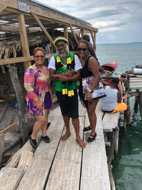 imagem n.4 de Floyd's Pelican Bar, Ys Falls e Black River Safari Tour atividade em Montego Bay, carregada pelo fornecedor