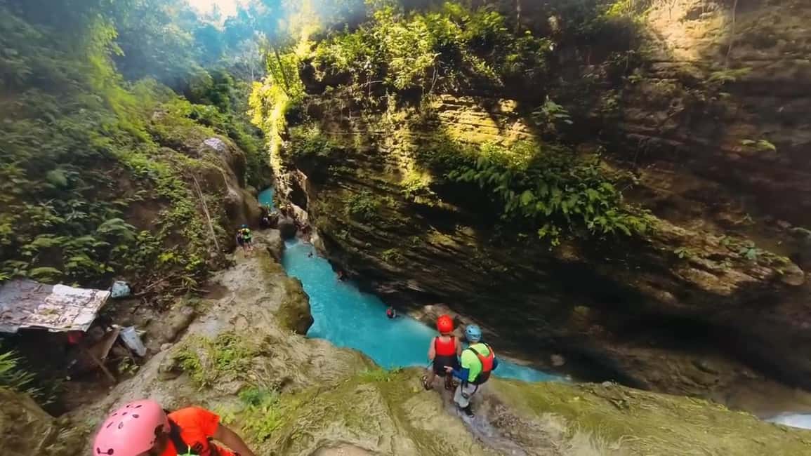 imagem n.7 de Cebu: Excursão de canyoning às cataratas de Kawasan com tirolesa atividade em Badian, carregada pelo fornecedor