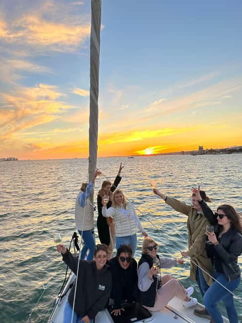imagem n.7 de Lisboa: Cruzeiro no Rio Tejo em Veleiro atividade em Lisboa, carregada pelo fornecedor