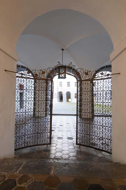 imagem n.6 de Innsbruck: Ingressos para o Schloss Ambras atividade em Innsbruck, carregada pelo fornecedor