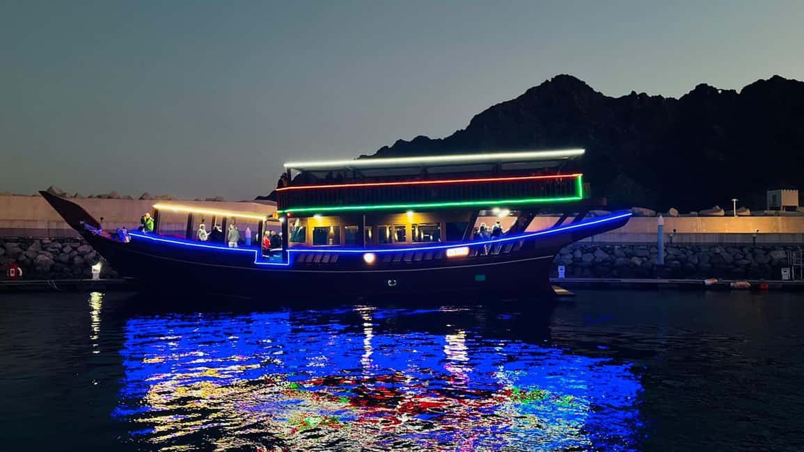 Immagine nº 9 di Muscat - Crociera costiera e al tramonto in dhow omanita (2 ore) attività a Mascate, caricata dal fornitore