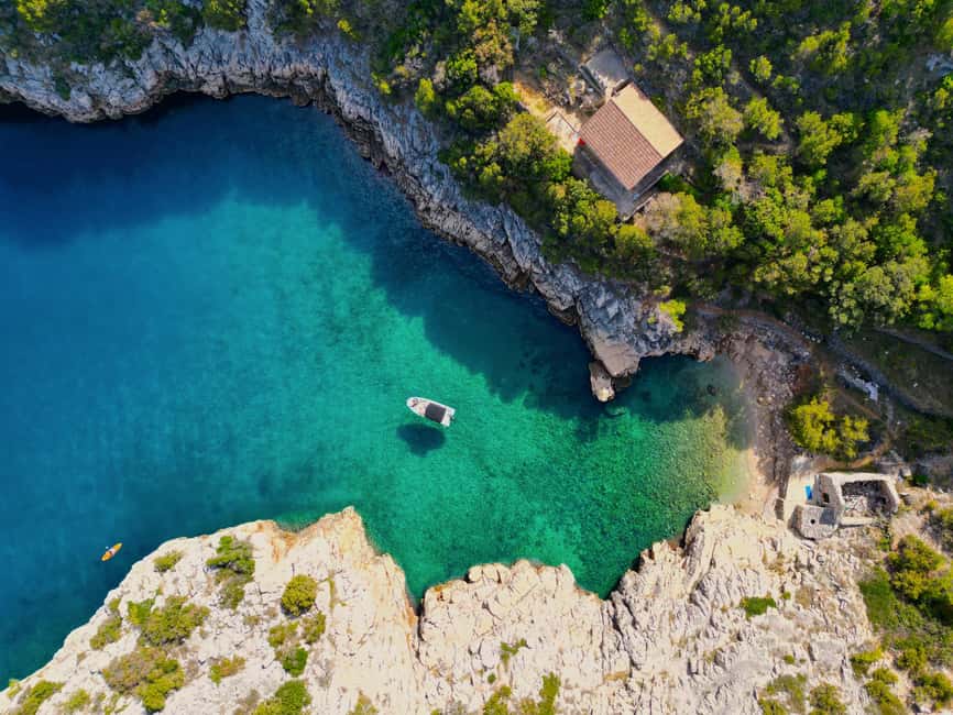 Bild Nr. 9 von Makarska: 3-Inseln Speedboat Tour mit Höhle und Blauer Lagune Aktivität in Dalmatien, hochgeladen vom Anbieter