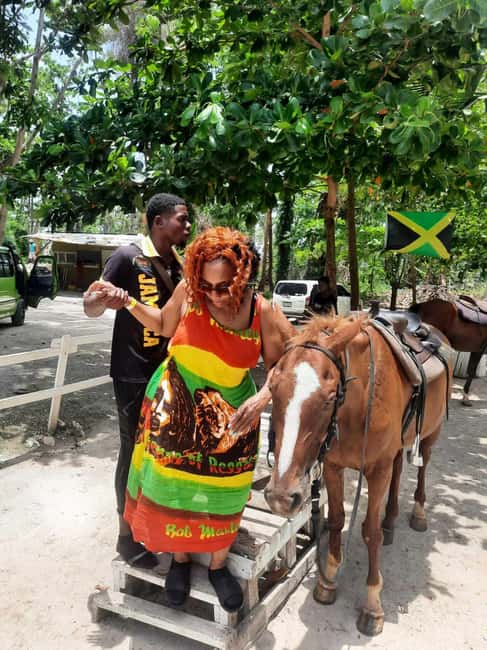 imagem n.1 de Ocho Rios: Rafting no rio Bamboo e cavalgadas atividade em Clarendon, carregada pelo fornecedor