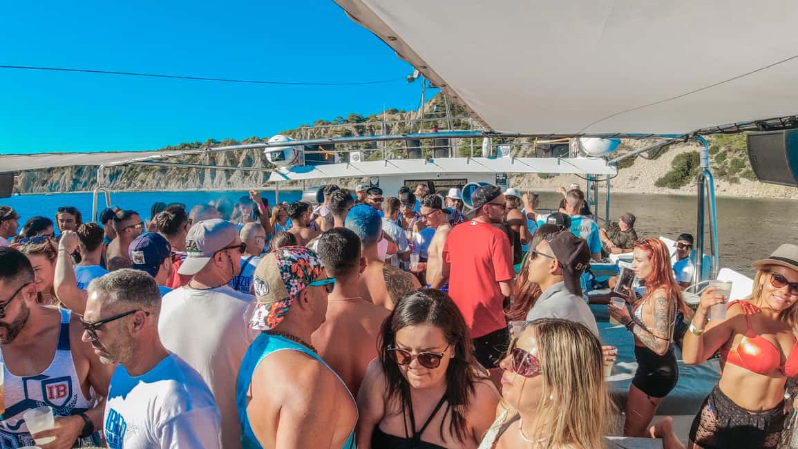 Image N°31 de Ibiza : Soirée VIP sur un catamaran avec Open Bar Premium, Paella et Ticket Club activité à Ibiza (ville), publiée par le prestataire