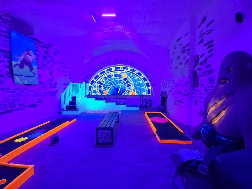 imagem n.5 de Praga: Jogo de minigolfe Glow Golf por luz UV atividade em Praga, carregada pelo fornecedor