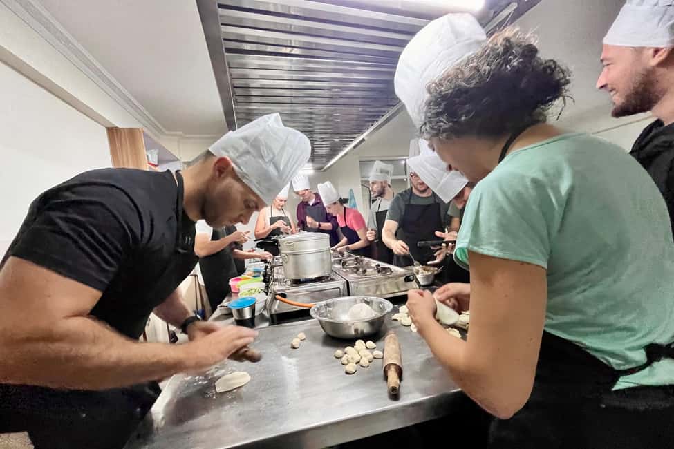 imagen n.º 34 de Katmandú: Clase de cocina nepalí y Momo dirigida por mujeres locales actividad en Katmandú, subida por el proveedor
