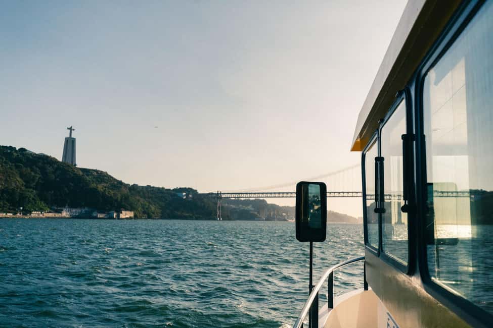 imagem n.31 de Lisboa: Passeio de Barco Amarelo no Rio Tejo atividade em Lisboa, carregada pelo fornecedor