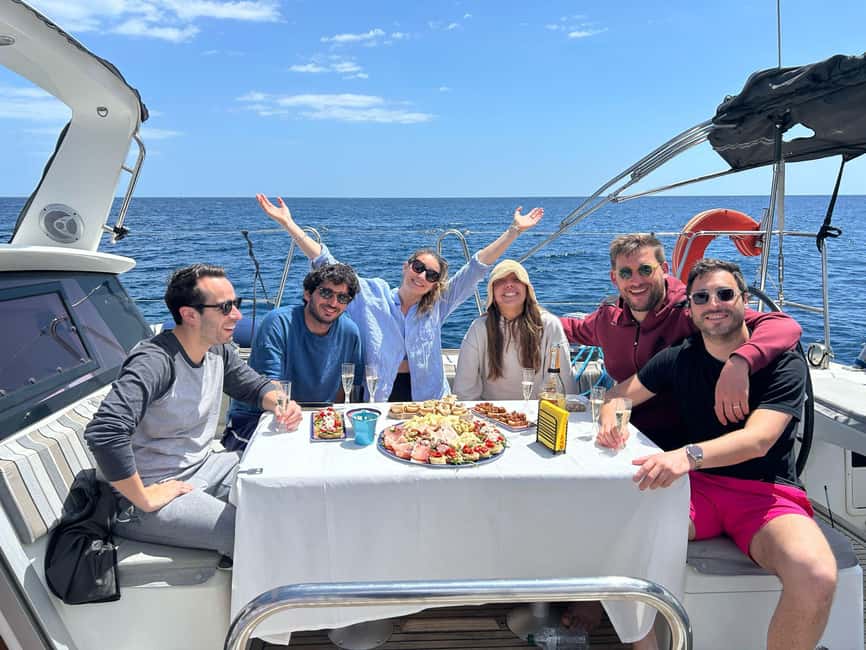 imagen n.º 12 de Catania: Vuelta en velero a la Costa de los Cíclopes con aperitivo siciliano actividad en Aci Trezza, subida por el proveedor